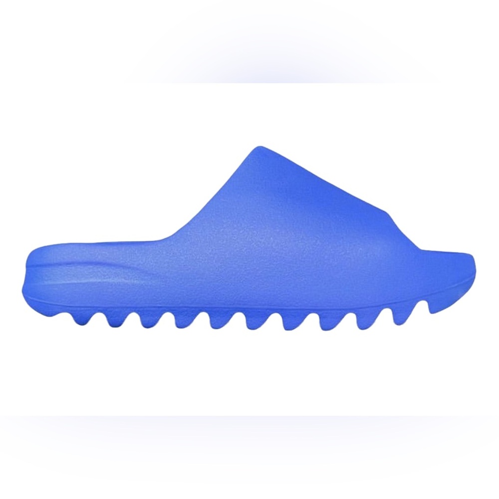 Yeezy Slides “Azure” Deadstock